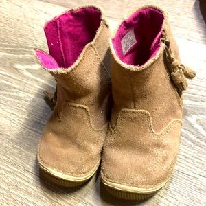 Like new girls comfortable boots